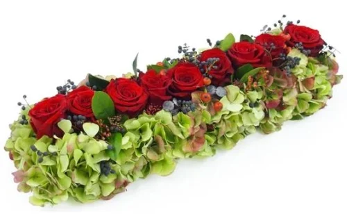 Chemin De Roses Rouges "Antiope"