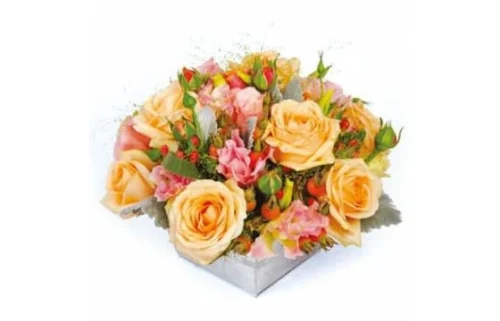 Composition Florale De Roses Multicolores Miel