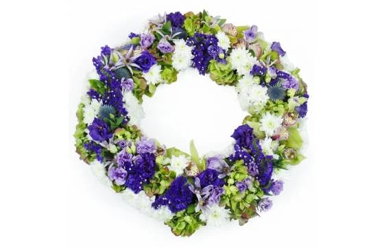 Couronne De Fleurs Bleues, Mauves & Blanches "Kyrios" 1 Couronne De Fleurs Bleues, Mauves & Blanches "Kyrios"