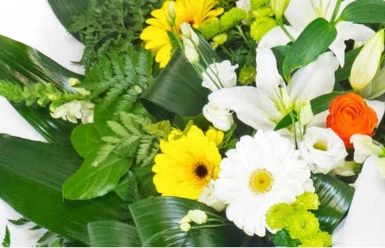 Gerbe De Fleurs Jaunes Oranges & Blanches 2 Gerbe De Fleurs Jaunes Oranges & Blanches – Image 2
