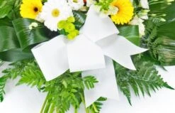 Gerbe De Fleurs Jaunes Oranges & Blanches 7 Gerbe De Fleurs Jaunes Oranges & Blanches -Boutique Fleur Deuil gerbe de fleurs jaunes oranges blanches 3