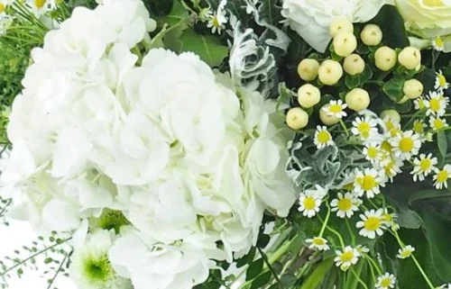 Grand Bouquet De Fleurs Blanc & Vert "Braga" 5 Grand Bouquet De Fleurs Blanc & Vert "Braga" -Boutique Fleur Deuil grand bouquet de fleurs blanc vert braga 2